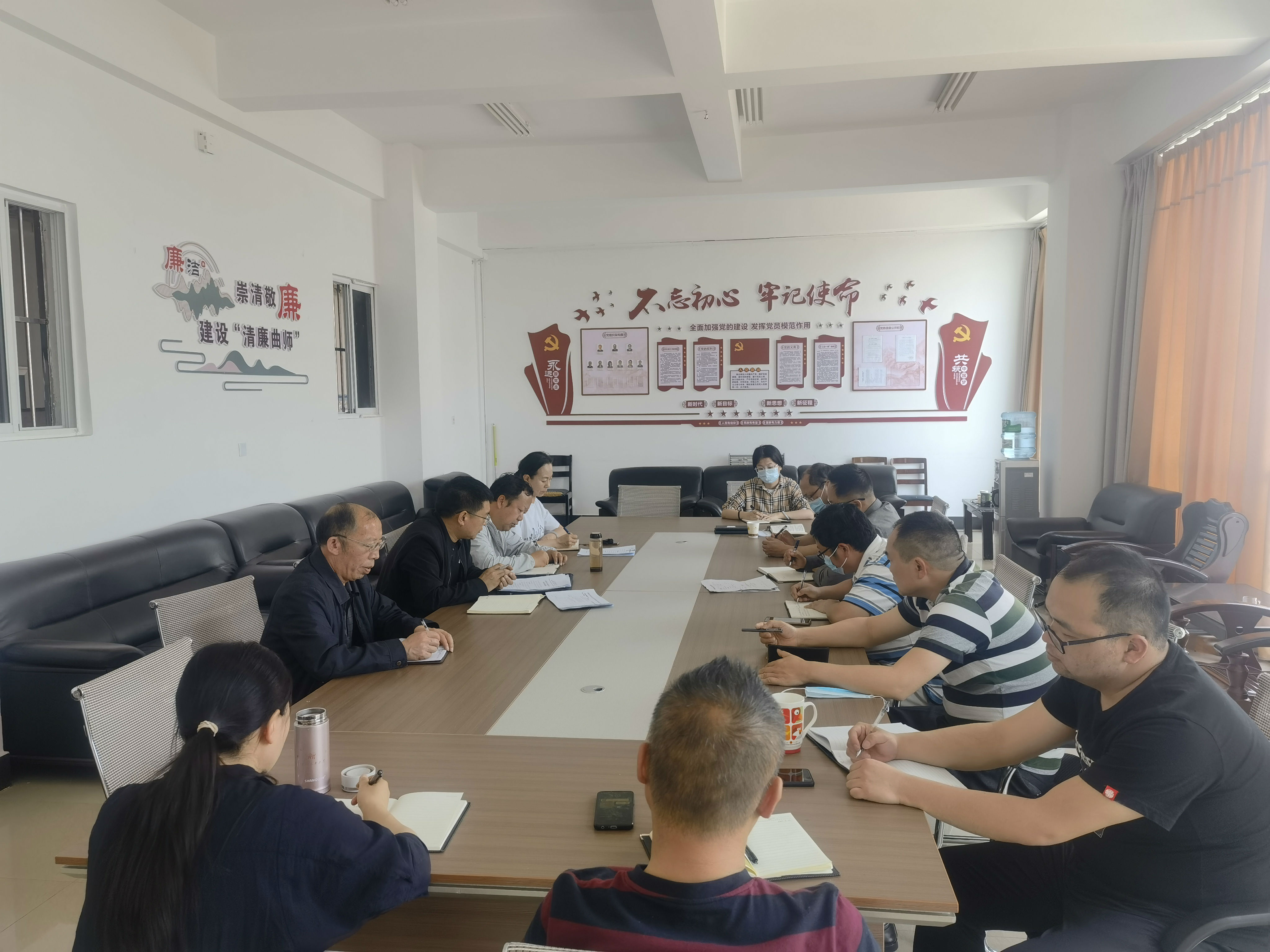 教务处学习研究党风廉政建设暨推进作风革命效能革命工作学习现场.jpg