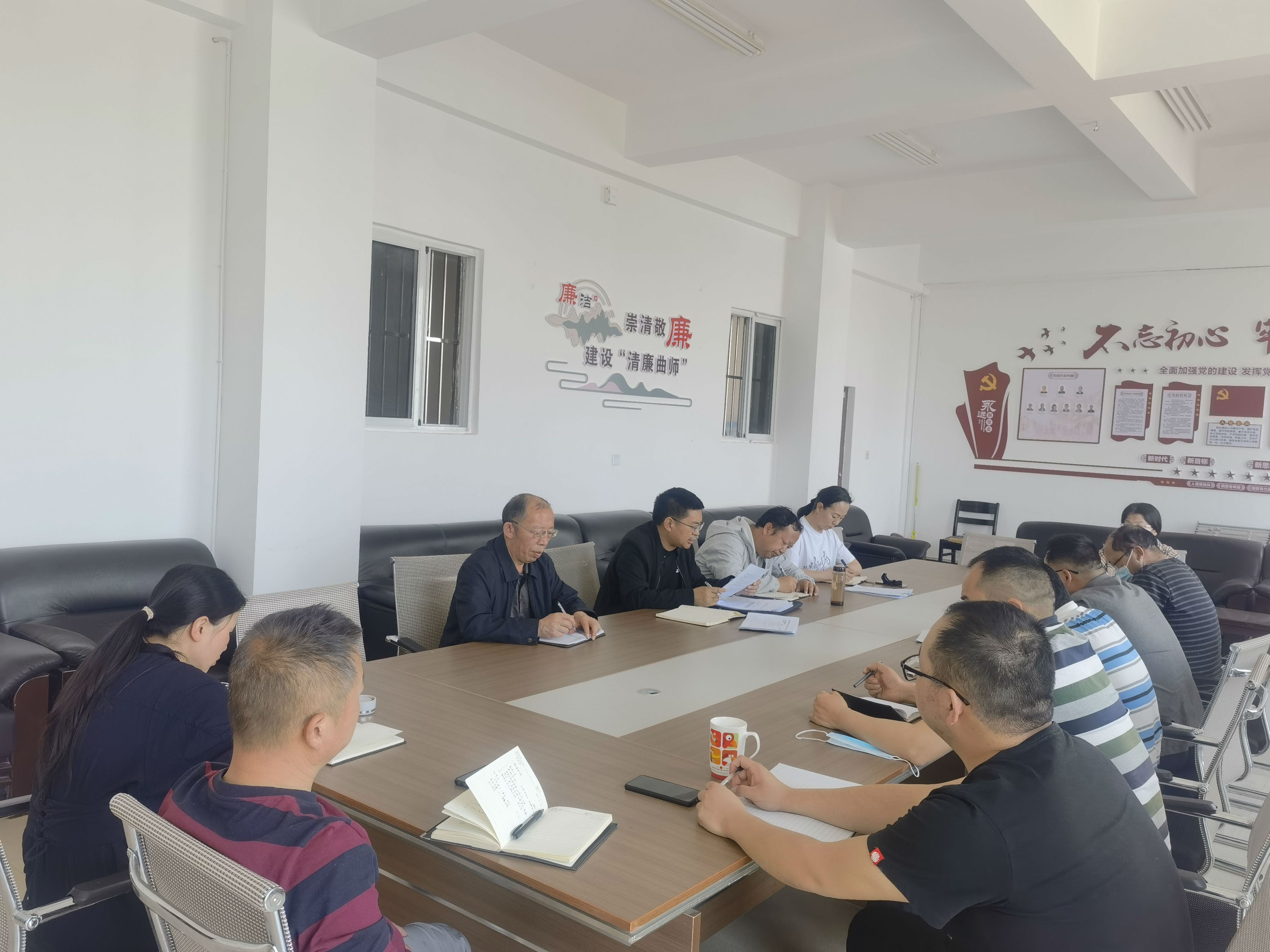 教务处传达学习学校2022年工作要点.jpg